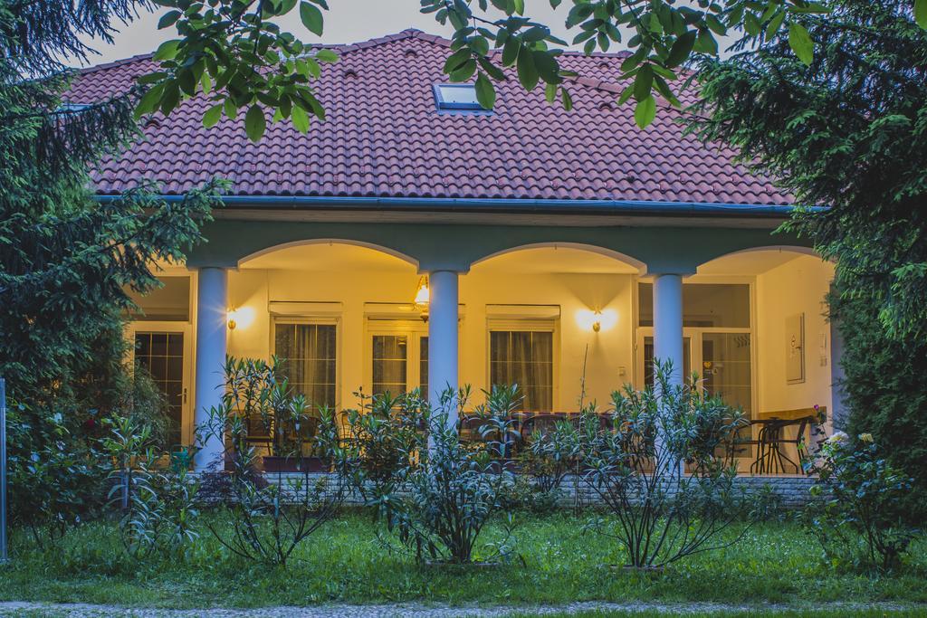 Fertodi Kuria Vendeghaz Hotel Exterior photo