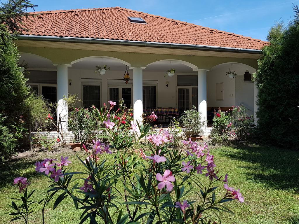 Fertodi Kuria Vendeghaz Hotel Exterior photo