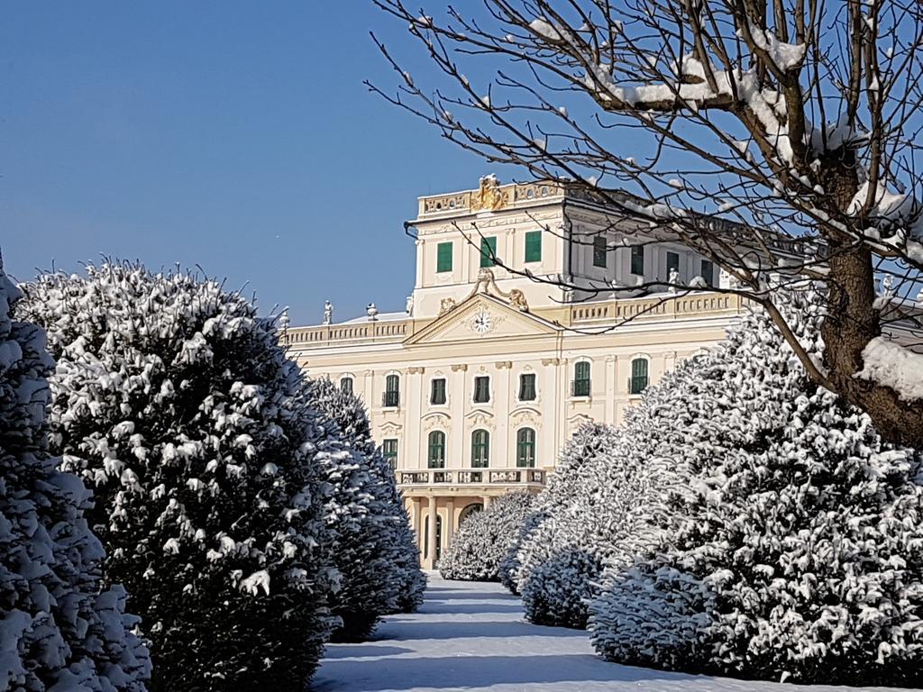Fertodi Kuria Vendeghaz Hotel Exterior photo